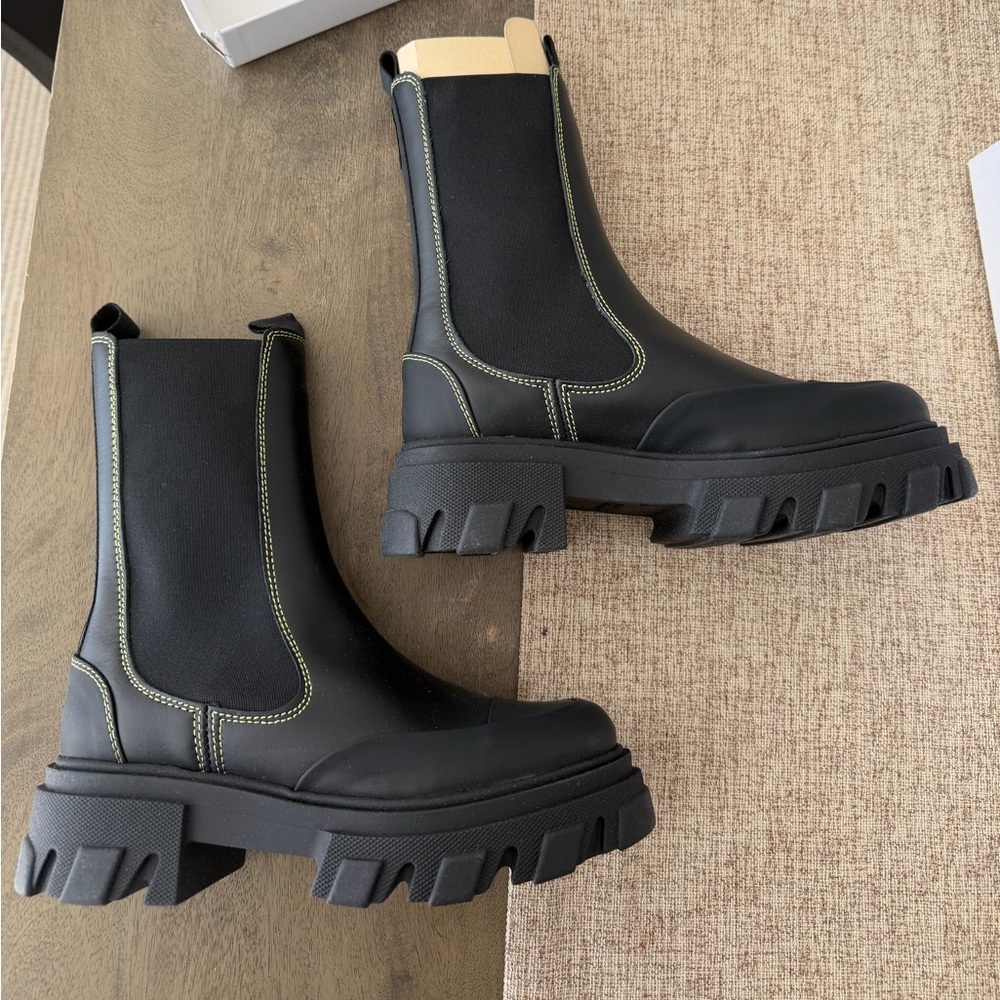 Black Chunky Chelsea Boots